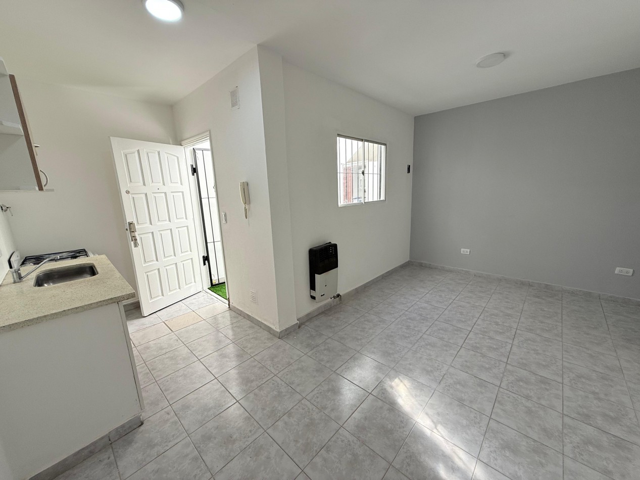 Ph dos ambientes por pasillo en Venta. Barrio Don Bosco