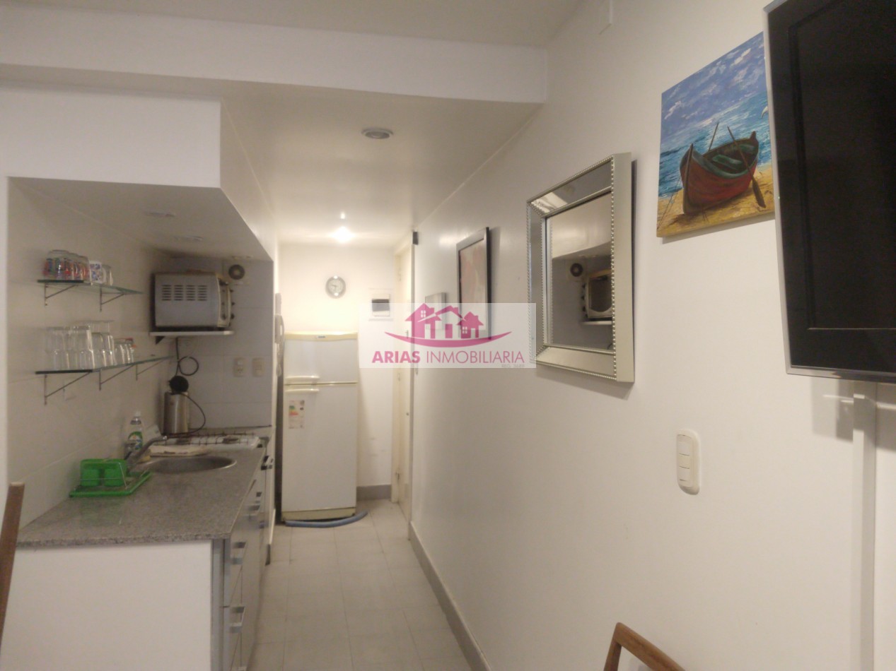 VENTA DEPARTAMENTO AMBIENTE CON PATIO. A METROS DEL MAR . ZONA CENTRO 