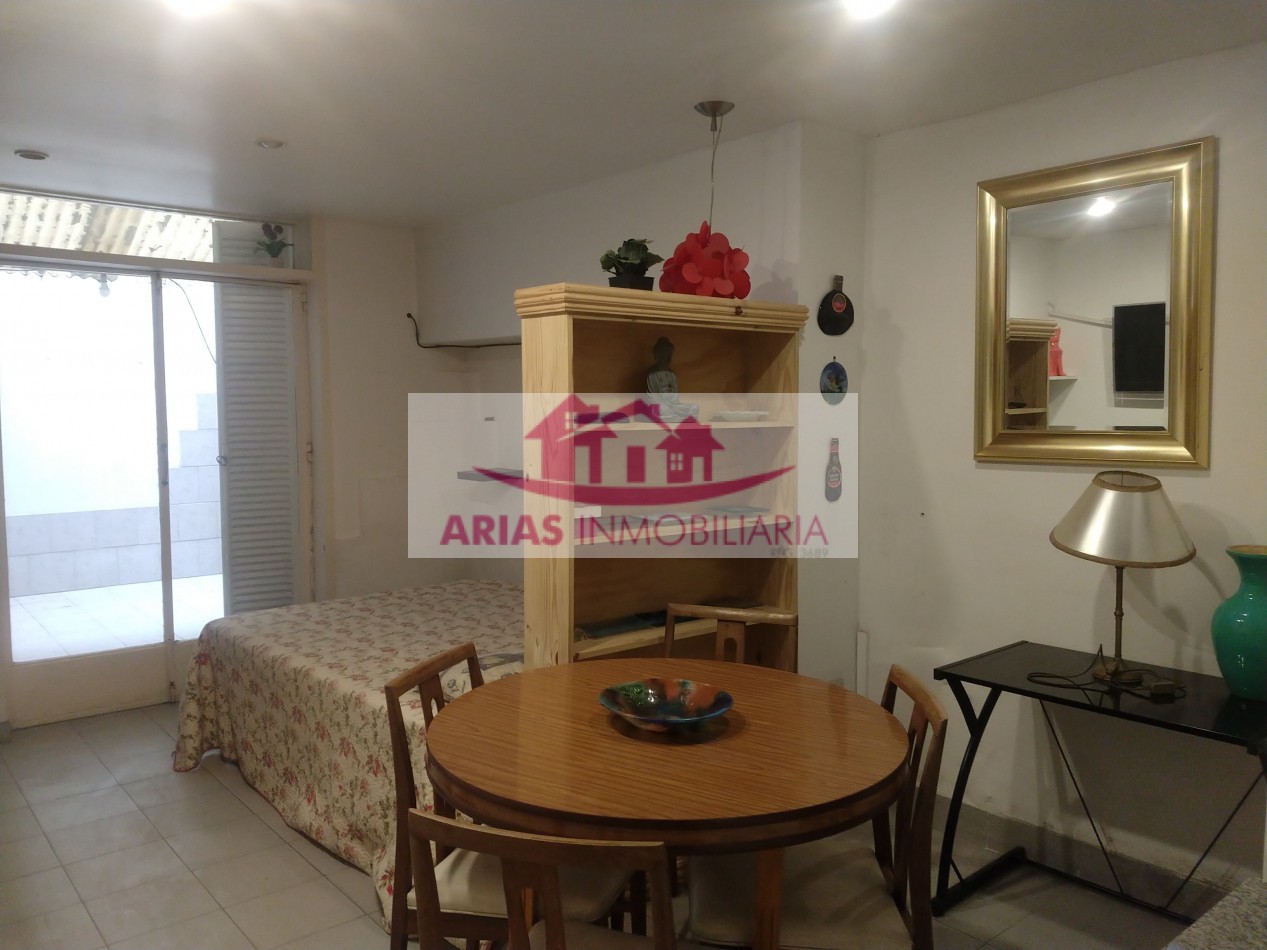 VENTA DEPARTAMENTO AMBIENTE CON PATIO. A METROS DEL MAR . ZONA CENTRO 