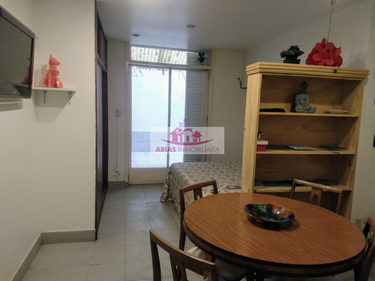 VENTA DEPARTAMENTO AMBIENTE CON PATIO. A METROS DEL MAR . ZONA CENTRO 