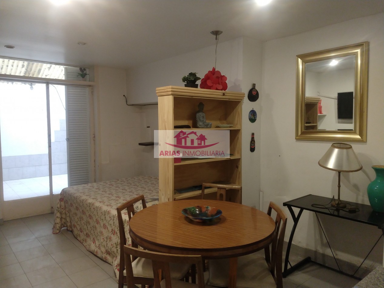 VENTA DEPARTAMENTO AMBIENTE CON PATIO. A METROS DEL MAR . ZONA CENTRO 
