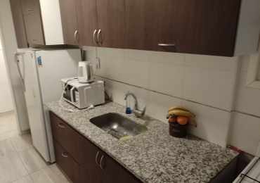 ALQUILER 12 MESES. ZONA CENTRO DEPARTAMENTO DOS AMBIENTES.